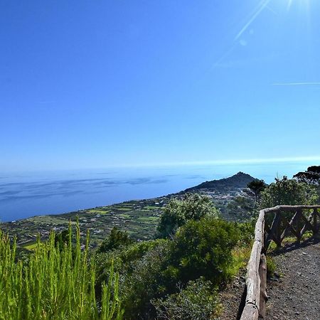 Amazing Home In Ustica With House Sea View Isola di Ustica Exterior photo