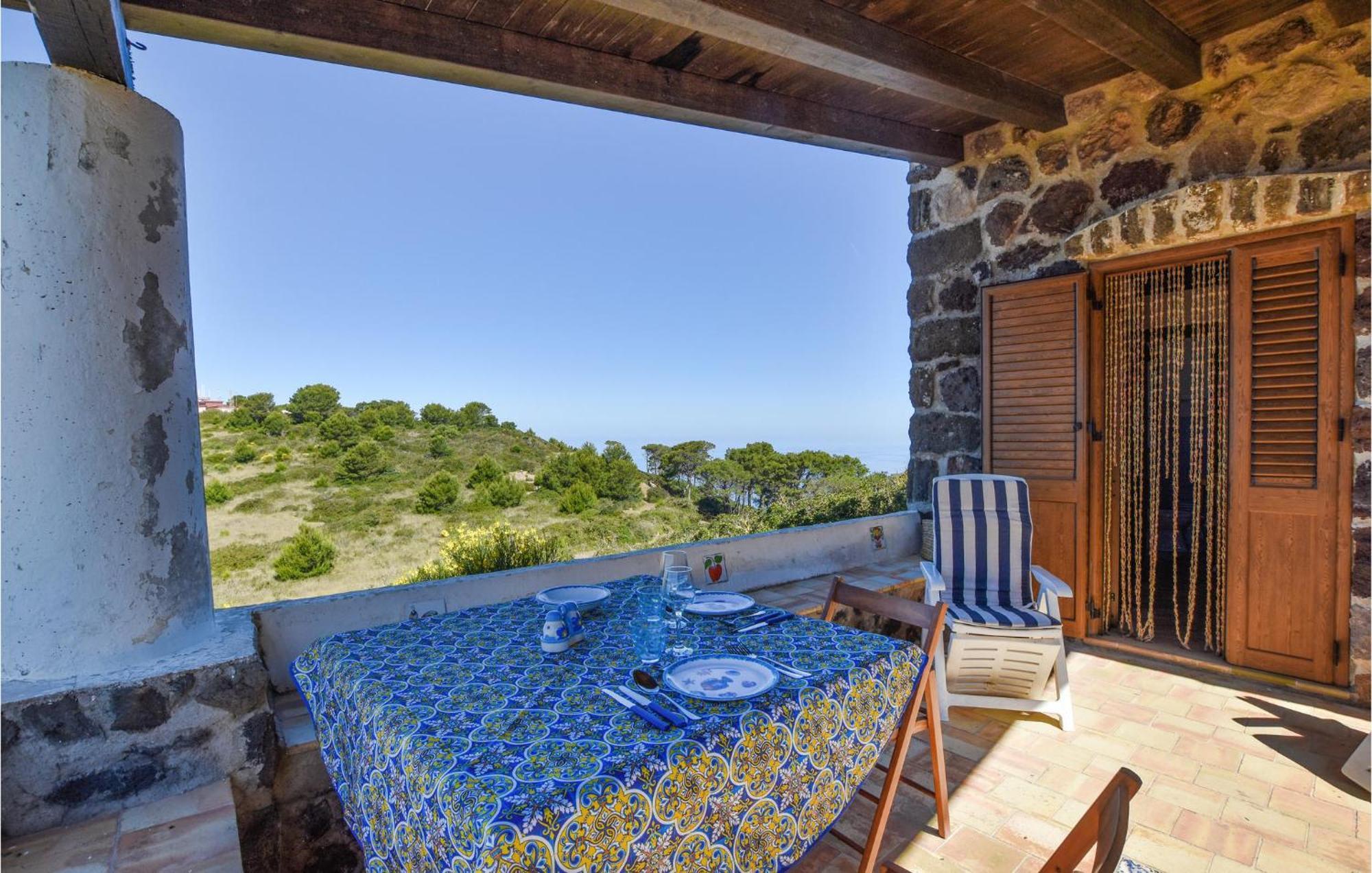 Amazing Home In Ustica With House Sea View Isola di Ustica Exterior photo